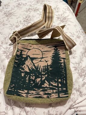 Canvas Mountain Scenic Bag in Olive and Tan
